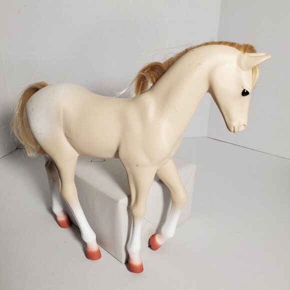 Our Generation Plastic Horse Figurine‎ Toy– Cream/Palomino with Blonde Mane 12" - Picture 4 of 16